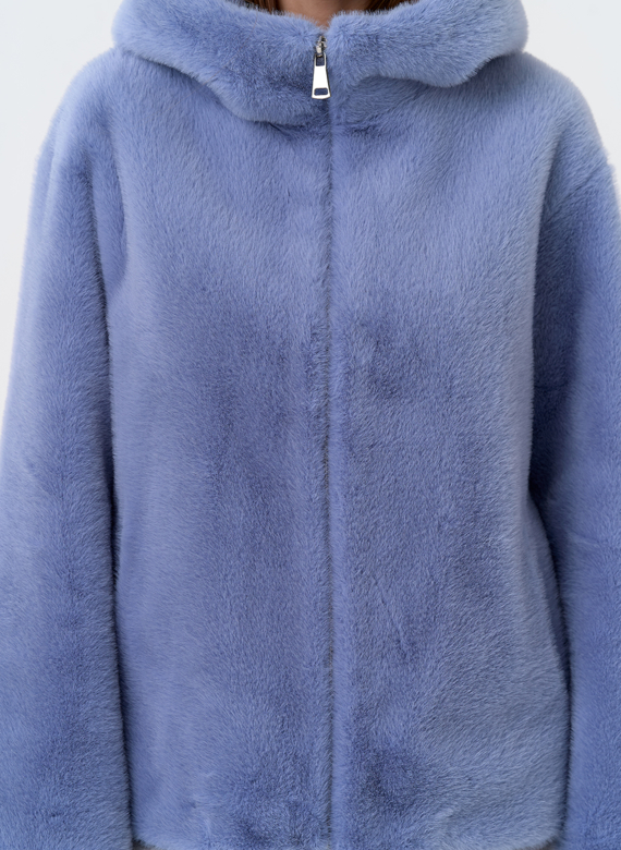 Женская куртка из эко меха с капюшоном