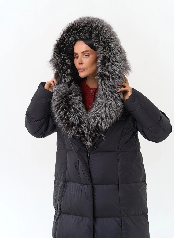 Женский пуховик с мехом чернобурой лисы на капюшоне фото