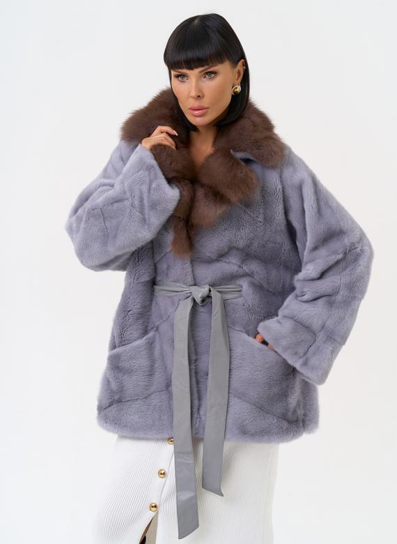 Женская шуба из меха норки с воротником из меха куницы