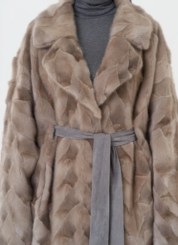 Шуба из меха скандинавской норки с поясом фото