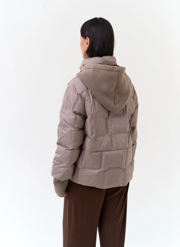 Женская куртка с трикотажным капюшоном