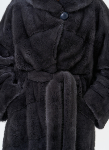 Женская шуба из меха норки с капюшоном